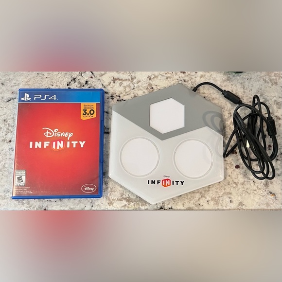 Disney Infinity 3.0 For PlayStation 4 CIB + Base - Picture 1 of 6